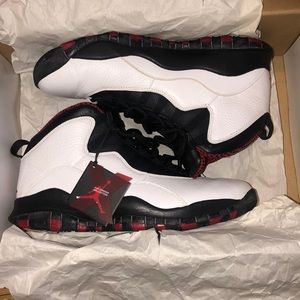 Air Jordan 10 “Chicago” size 9.5